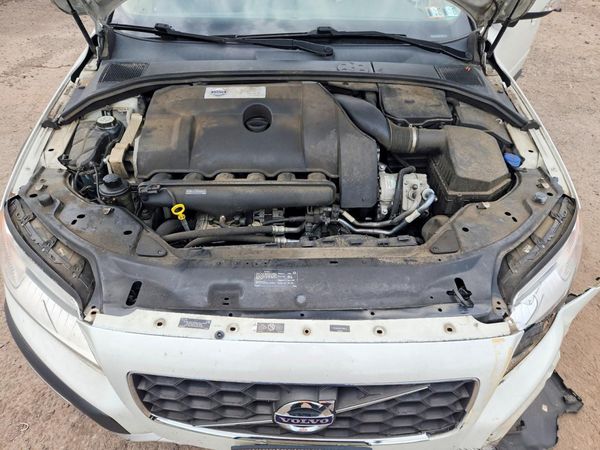 2015 VOLVO XC70 Platinum (non R design)