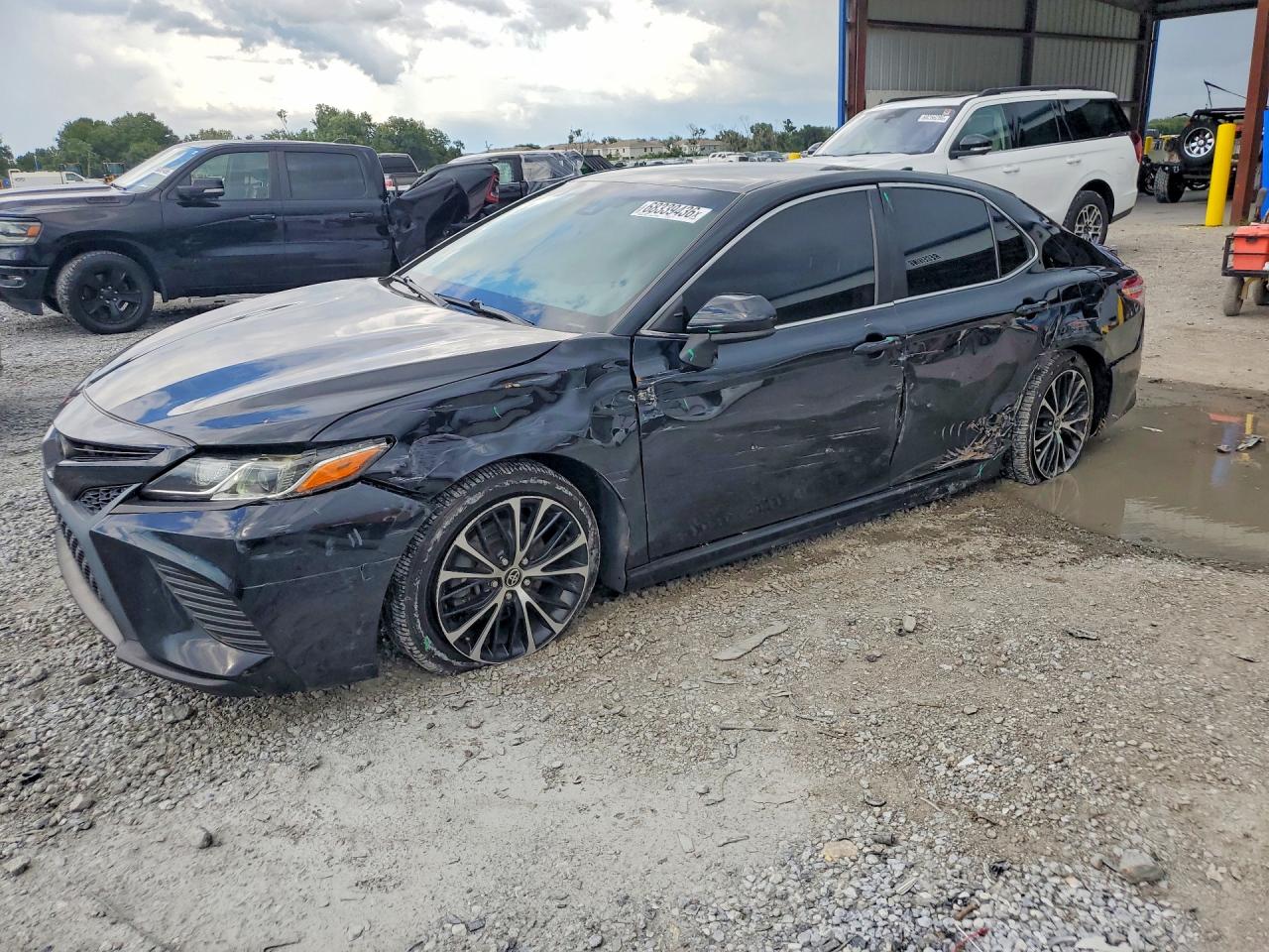 2020 TOYOTA CAMRY SE — Front 3/4