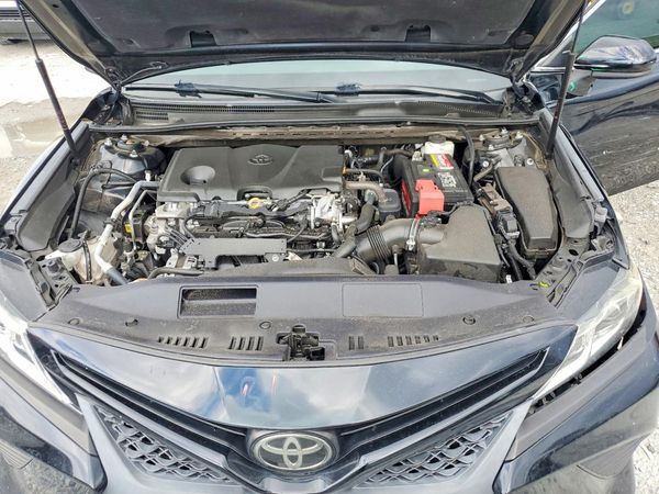 2020 TOYOTA CAMRY SE — Engine bay