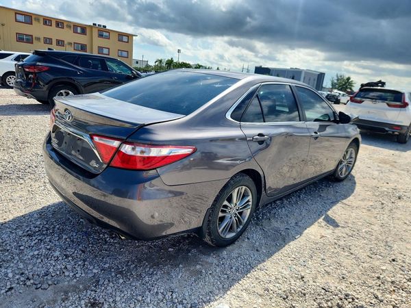 2016 TOYOTA CAMRY