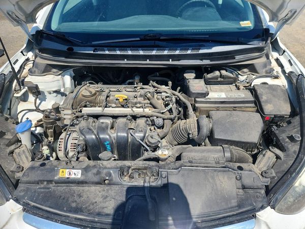 2015 HYUNDAI ELANTRA GLS(Middle)