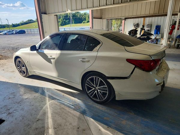 2015 INFINITI Q50