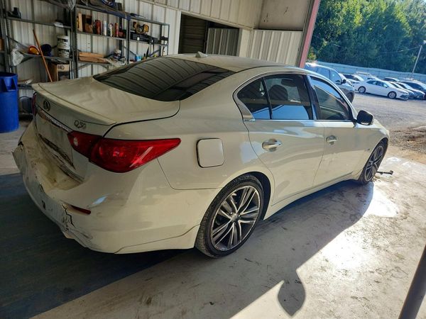2015 INFINITI Q50
