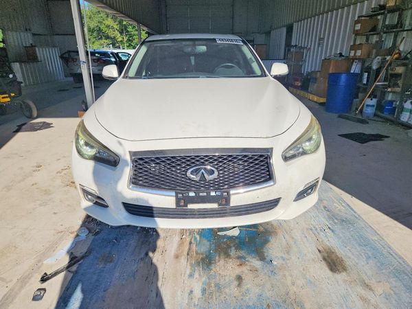 2015 INFINITI Q50