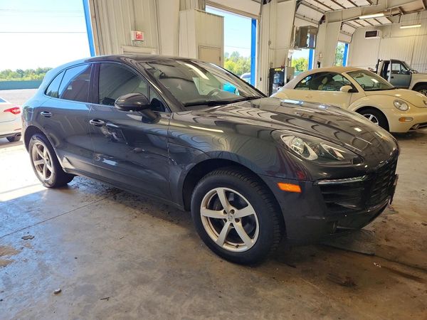2018 PORSCHE MACAN
