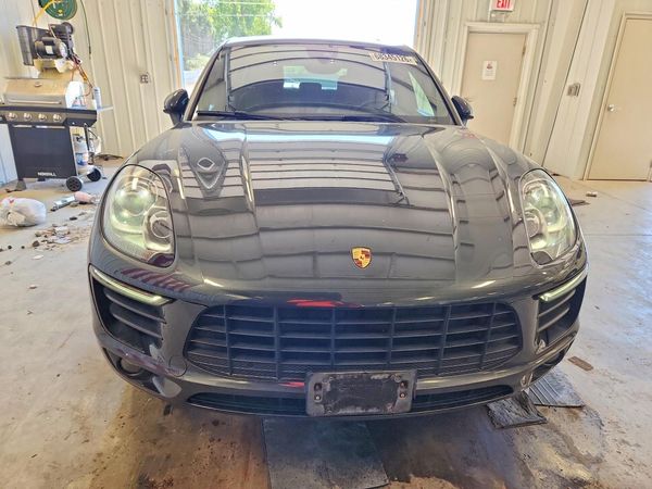 2018 PORSCHE MACAN