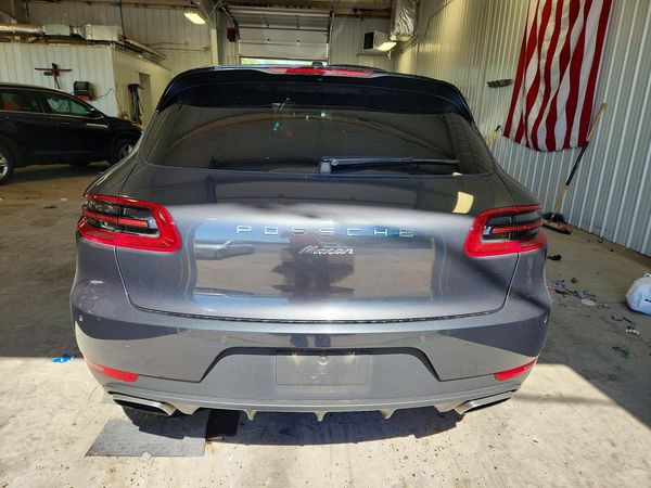2018 PORSCHE MACAN