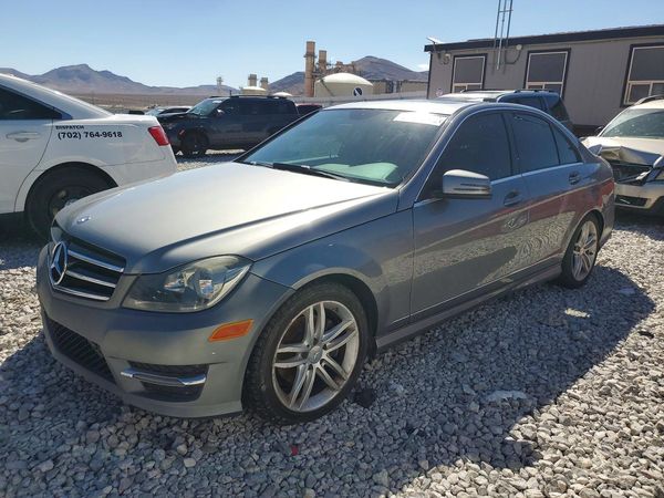 2014 MERCEDES-BENZ C-CLASS C250 — Front 3/4