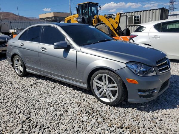 2014 MERCEDES-BENZ C-CLASS C250 — Passenger 3/4