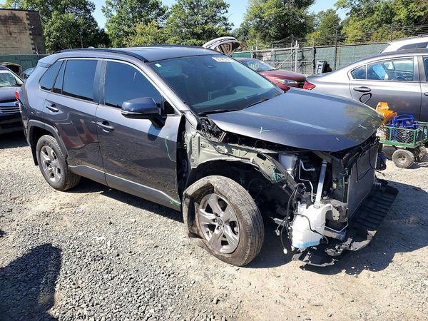 2022 TOYOTA RAV4 — Passenger 3/4