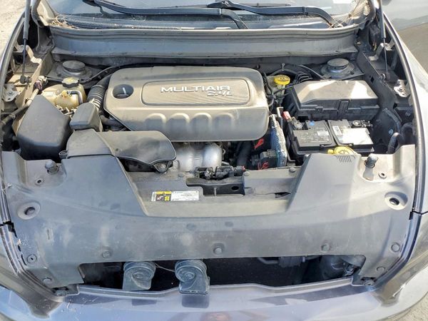 2015 JEEP CHEROKEE Limited — Engine bay