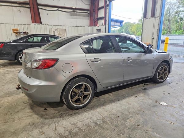 2013 MAZDA 3