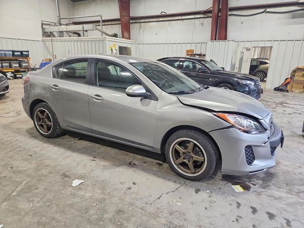 2013 MAZDA 3