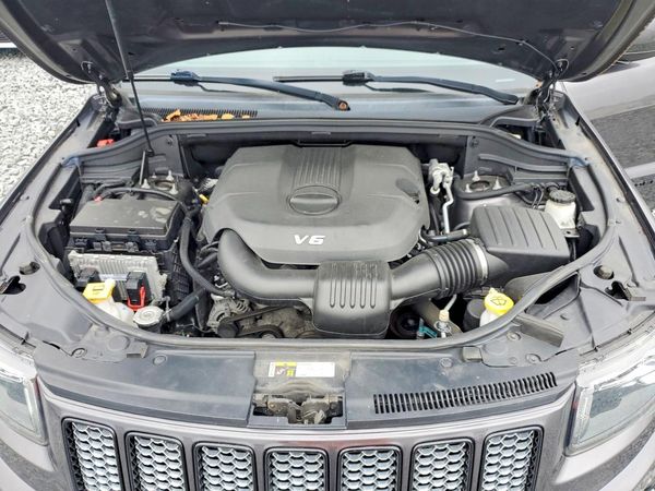2015 JEEP GRAND CHEROKEE — Engine bay