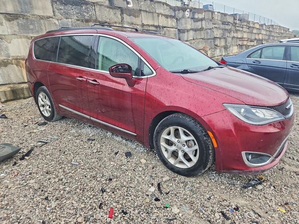 2017 CHRYSLER PACIFICA
