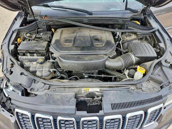 2020 JEEP CHEROKEE Limited — Engine bay