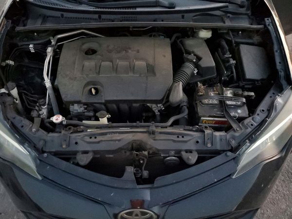 2018 TOYOTA COROLLA — Engine bay