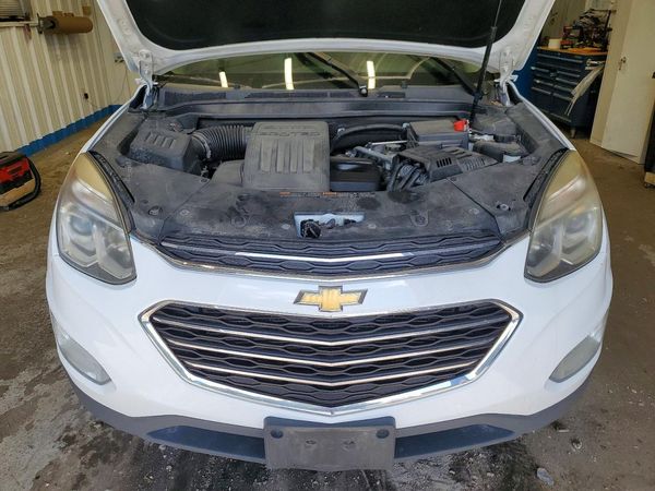 2017 CHEVROLET EQUINOX LT / FL — Engine bay