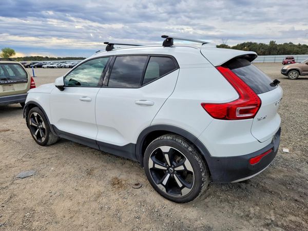 2019 VOLVO XC40