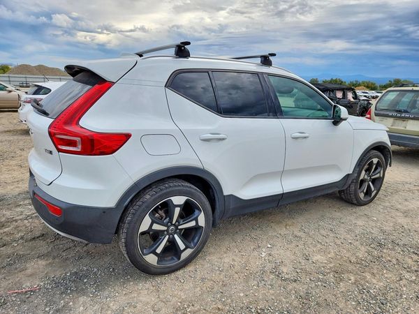 2019 VOLVO XC40