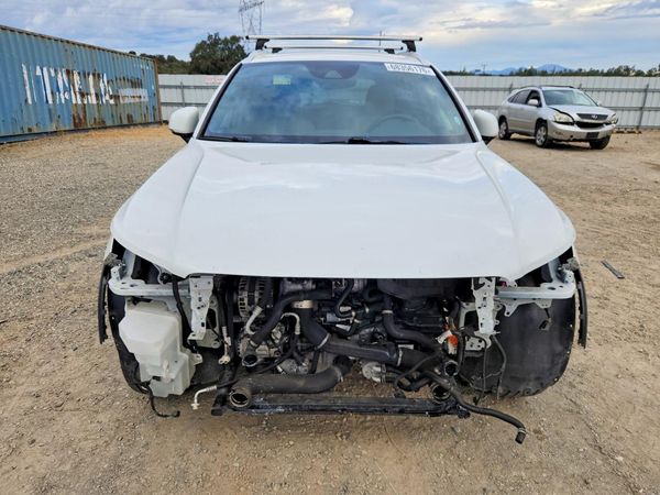 2019 VOLVO XC40