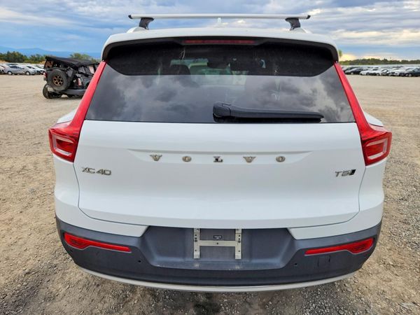 2019 VOLVO XC40