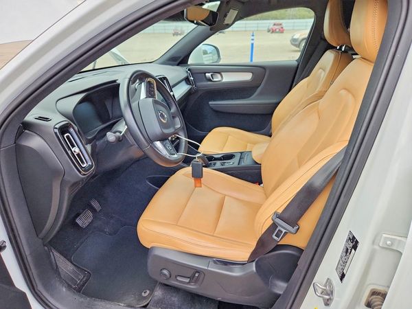 2019 VOLVO XC40