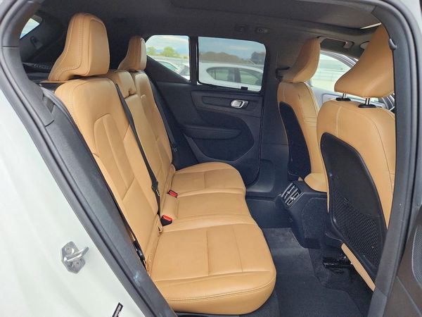 2019 VOLVO XC40