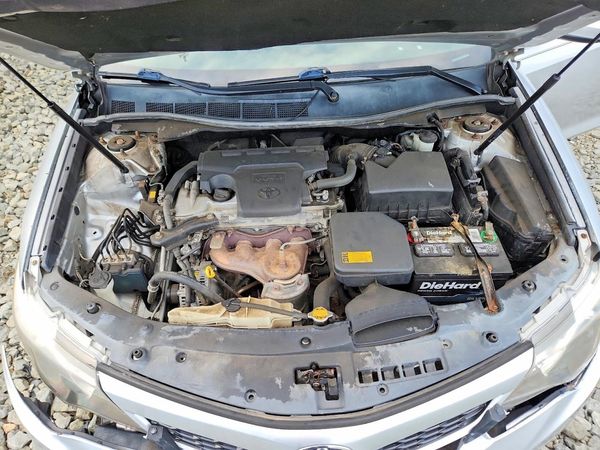 2012 TOYOTA CAMRY — Engine bay