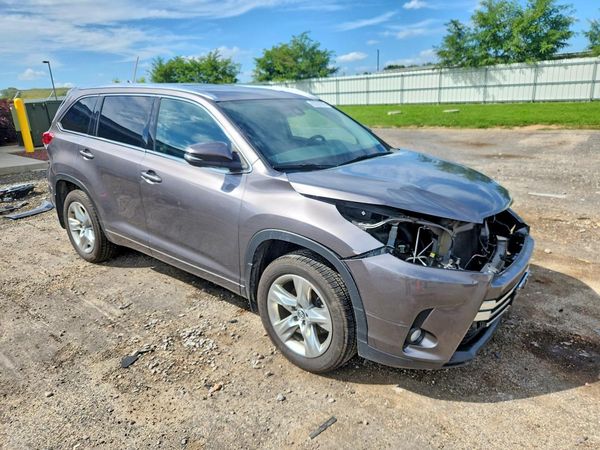 2017 TOYOTA HIGHLANDER Ltd/Ltd Platinum — Passenger 3/4