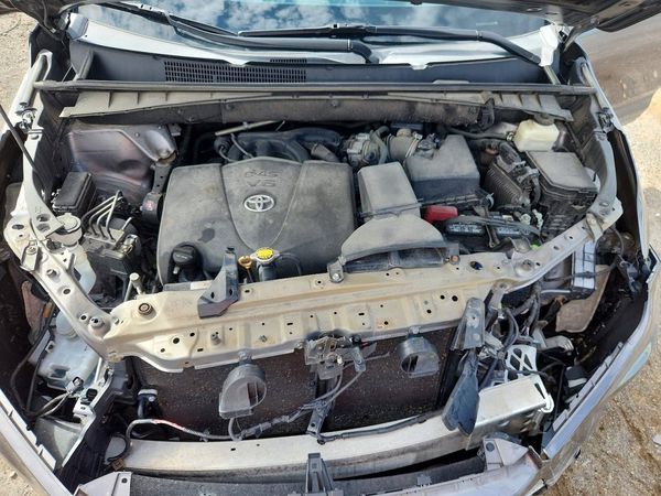 2017 TOYOTA HIGHLANDER Ltd/Ltd Platinum — Engine bay