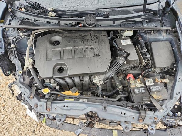 2014 TOYOTA COROLLA — Engine bay