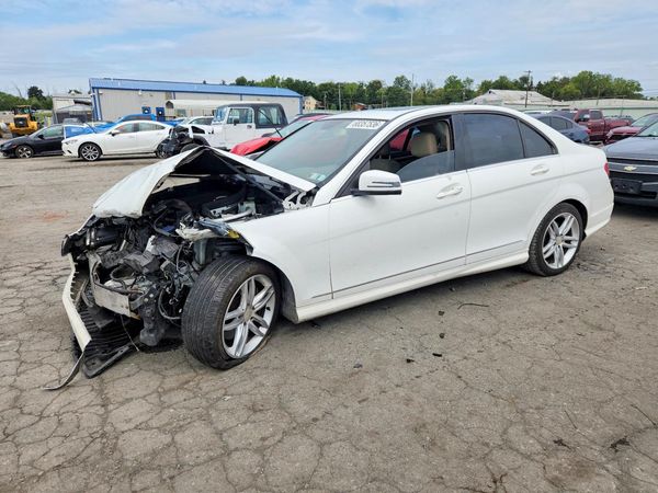 2013 MERCEDES-BENZ C-CLASS C300 — Front 3/4
