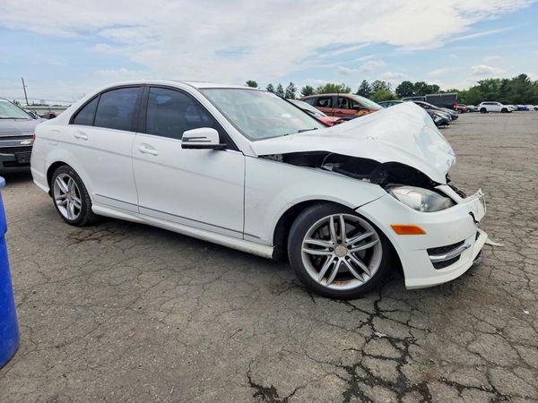 2013 MERCEDES-BENZ C-CLASS C300 — Passenger 3/4