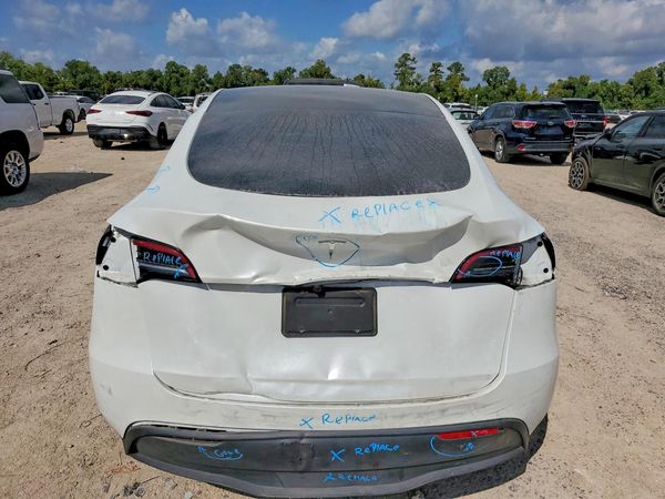 2025 TESLA Y