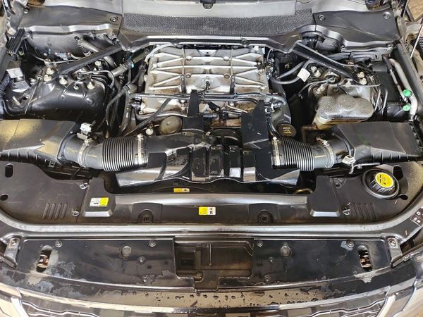2018 LAND ROVER RANGE ROVER Supercharged — Engine bay