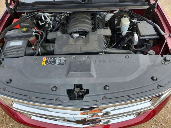 2018 CHEVROLET TAHOE LT — Engine bay