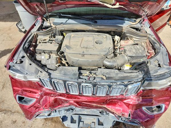 2019 JEEP GRAND CHEROKEE Limited — Engine bay