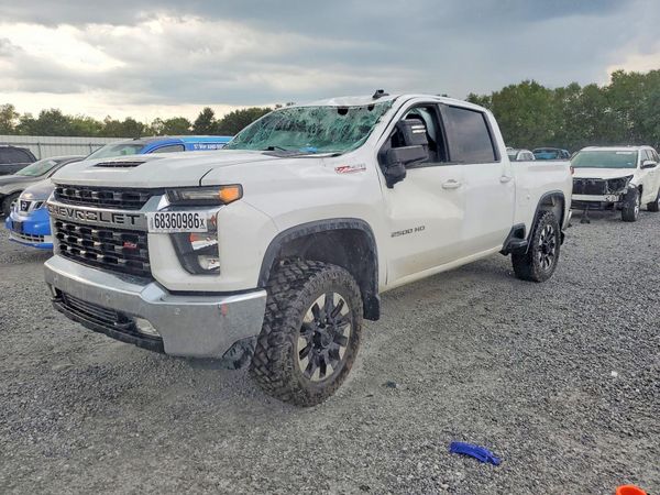 2021 CHEVROLET SILVERADO LT — Front 3/4