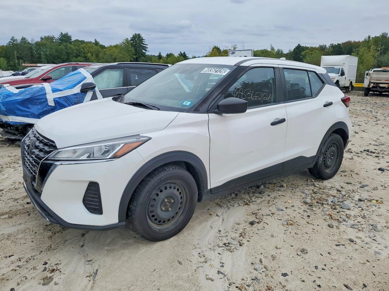 2021 NISSAN KICKS S — Front 3/4