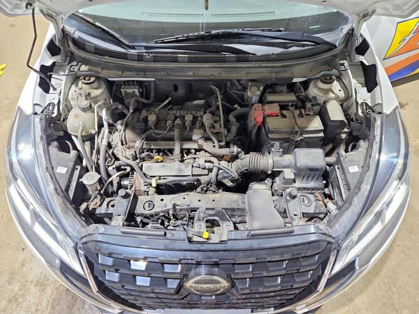 2021 NISSAN KICKS S — Engine bay