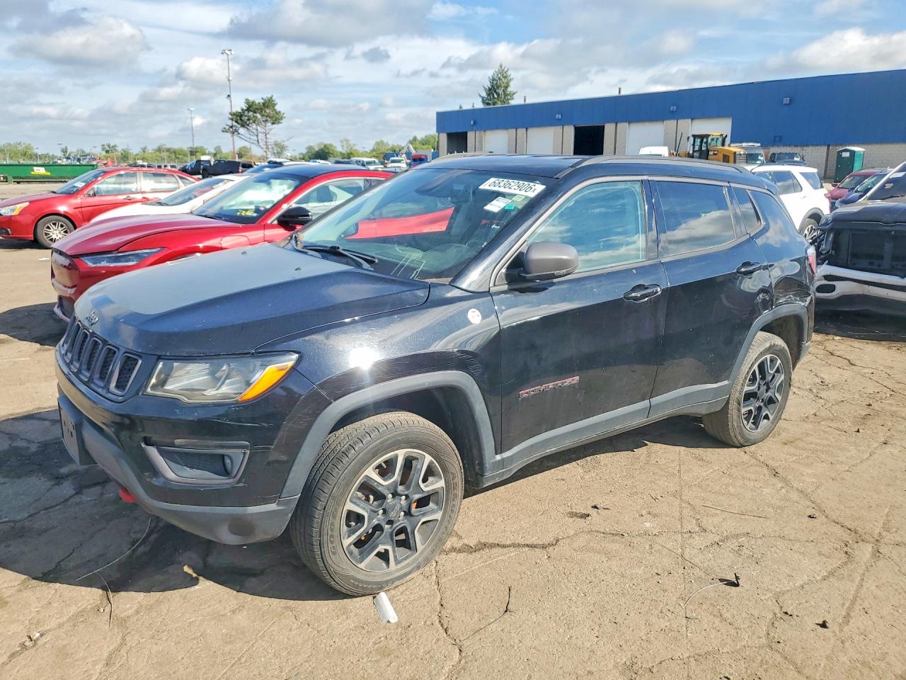 2019 JEEP COMPASS Trailhawk — Front 3/4