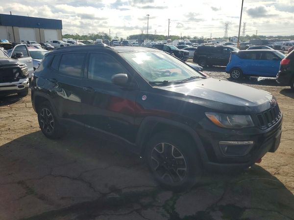 2019 JEEP COMPASS Trailhawk — Passenger 3/4