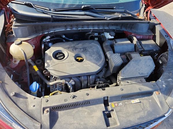 2019 HYUNDAI TUCSON SE — Engine bay