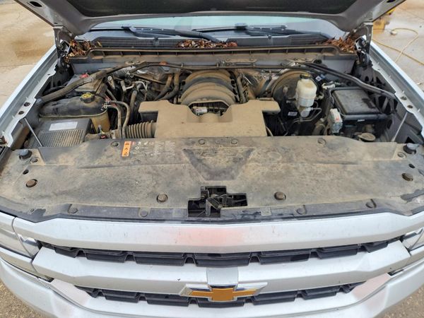 2017 CHEVROLET SILVERADO Custom — Engine bay