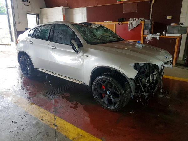 2013 BMW X6 xDrive35i — Passenger 3/4