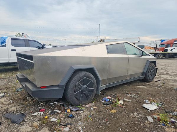 2024 TESLA CYBERTRUCK