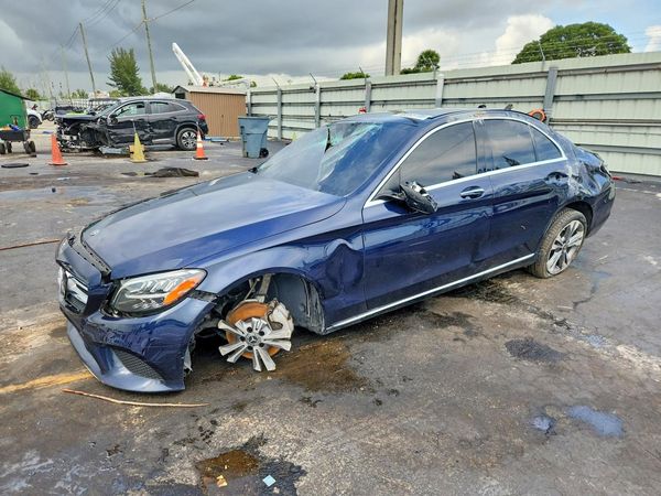 2019 MERCEDES-BENZ C-CLASS C300-4M — Front 3/4