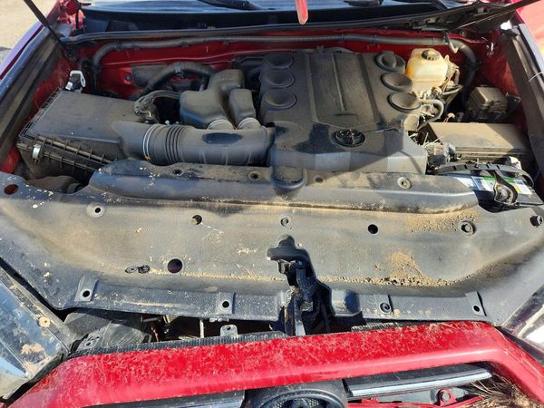 2020 TOYOTA 4RUNNER Base Grade — Engine bay