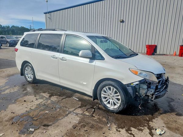 2015 TOYOTA SIENNA